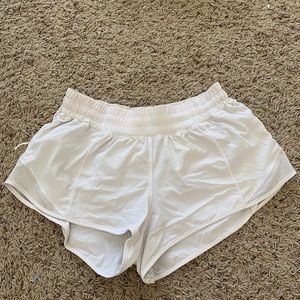 Lululemon hotty hot 2.5 inch shorts